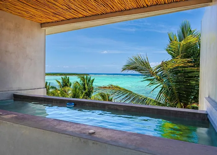 Beachfront 1br With Private Pool In Bahia Soliman