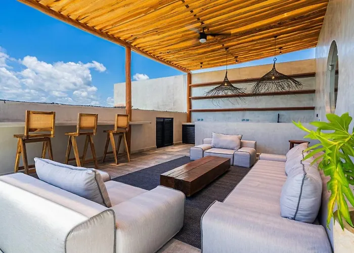 Beachfront 1br With Private Pool In Bahia Soliman