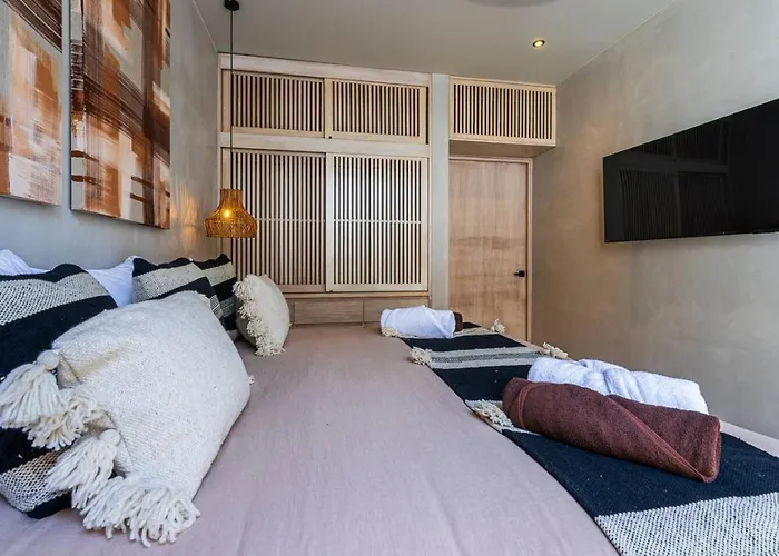 Beachfront 1br With Private Pool In Bahia Soliman